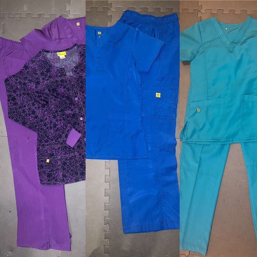 Wonder winks scrub sets bundle (XS)